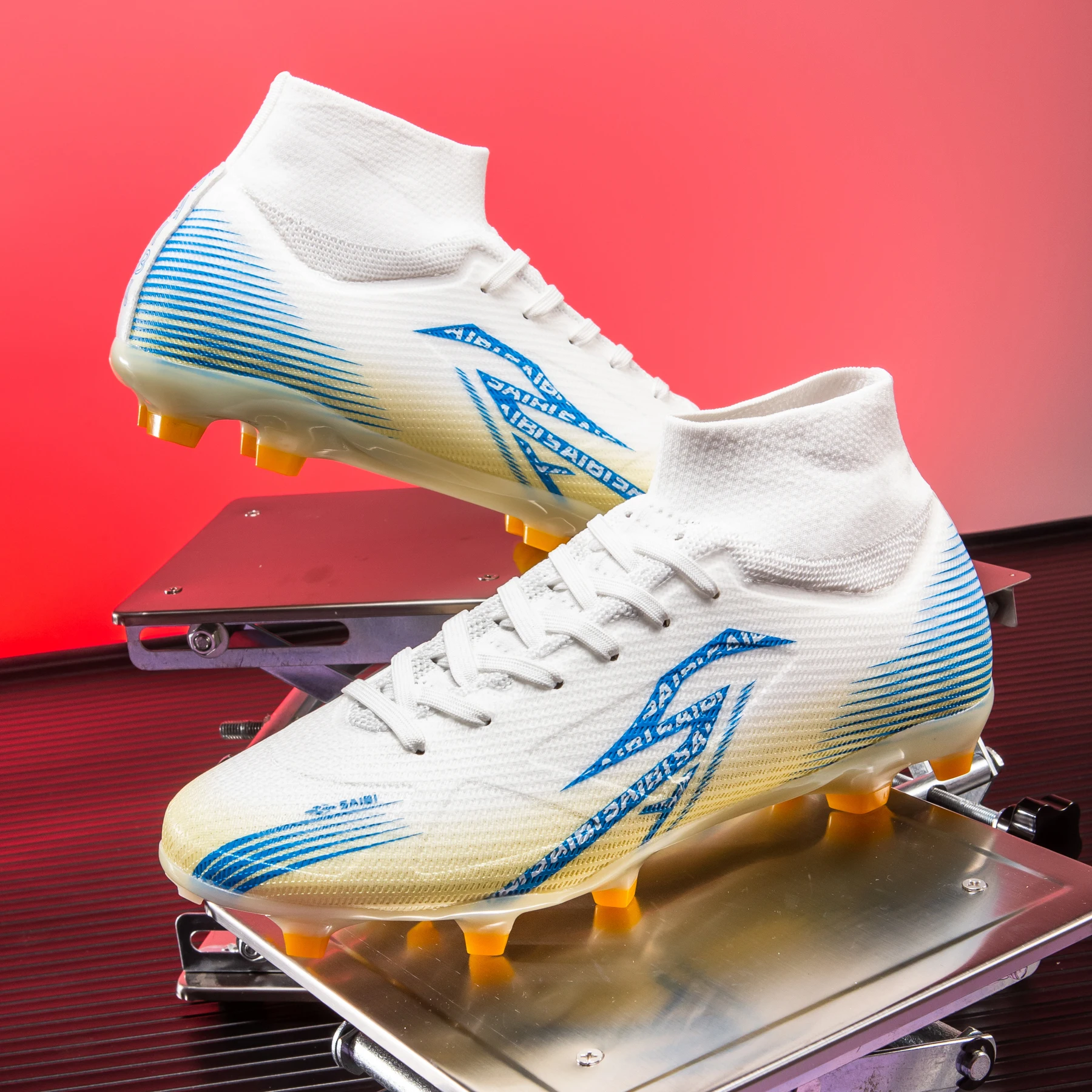 

High-top soccer boots are spike TF and spikes FG and there are 4 beautiful colors to choose from unisex styles football boots