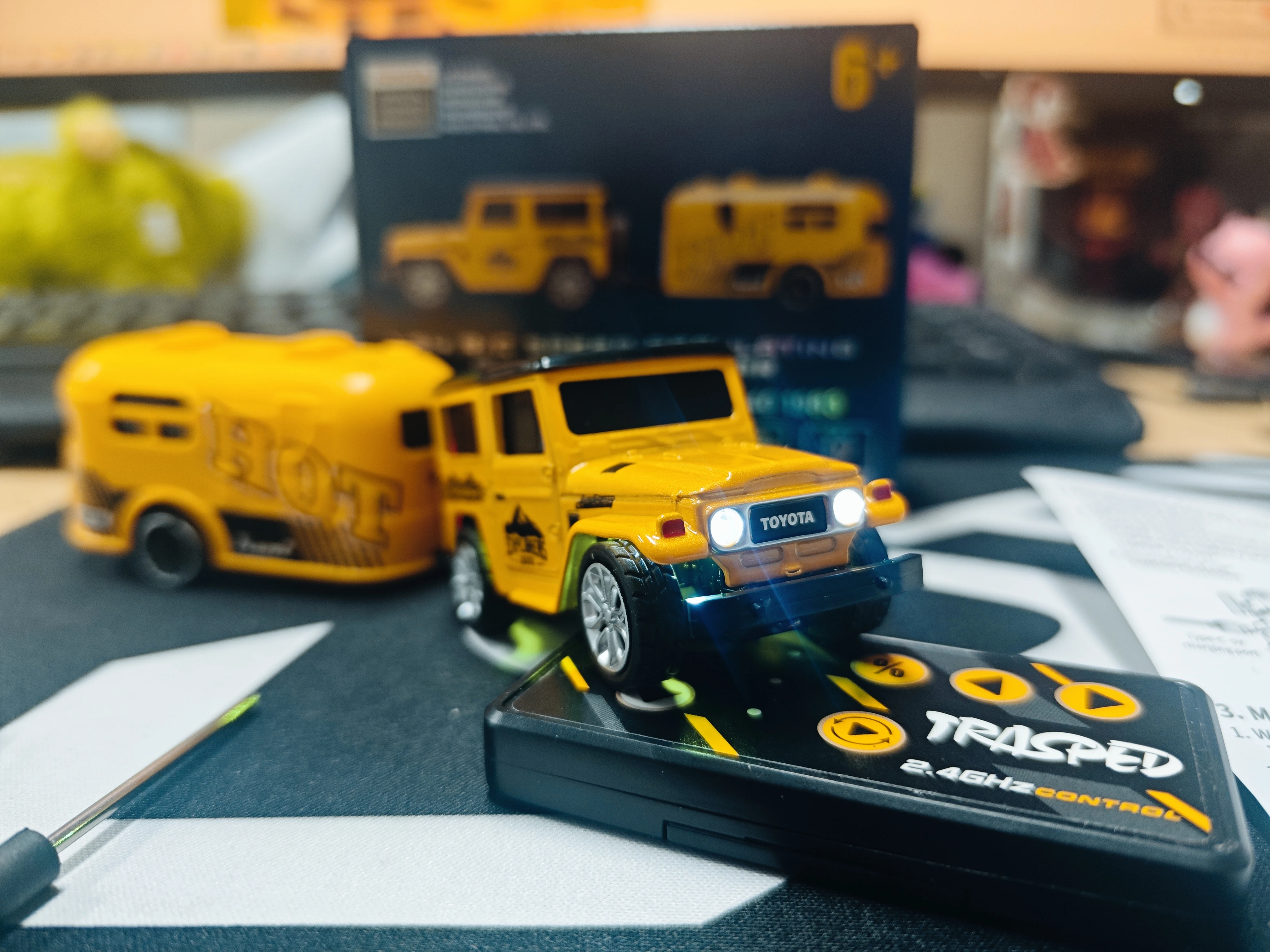 Nouveau produit transfrontalier Mini bureau petite voiture télécommandée jouet pour hommes sans fil dérive escalade alliage garçon jouet voiture cadeau de vacances