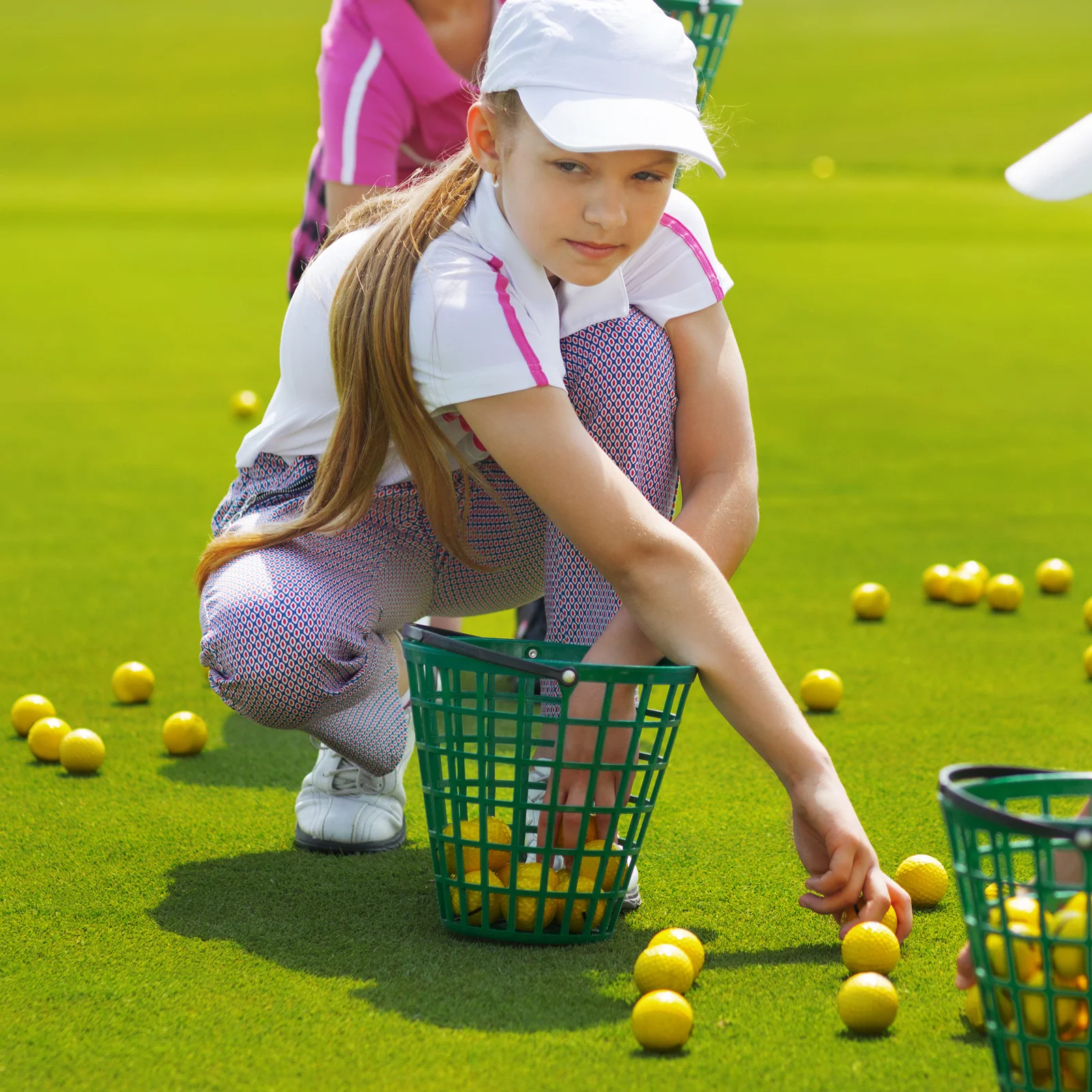 

100pcs Basket Golf Ball Collection Bin Outdoor Durable Stackable Range Buckets Foldable Handle Ball Carrying Container Green