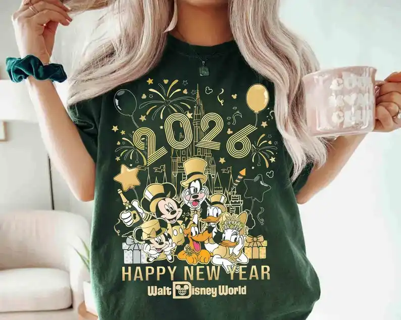 2026 قميص ميكي والأصدقاء للعام الجديد السعيد للألعاب النارية، تي شيرت والت ديزني ماجيك كاسل، رحلة عائلية 2026 قميص