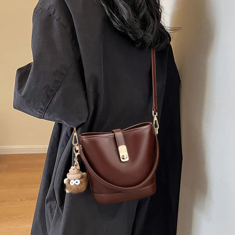 

2026 Women Fashion Wine Red Versatile Bucket Bag Lady Delicate Genuine Leather Shoulder Bag Female Valentine Day Gifts Handbags