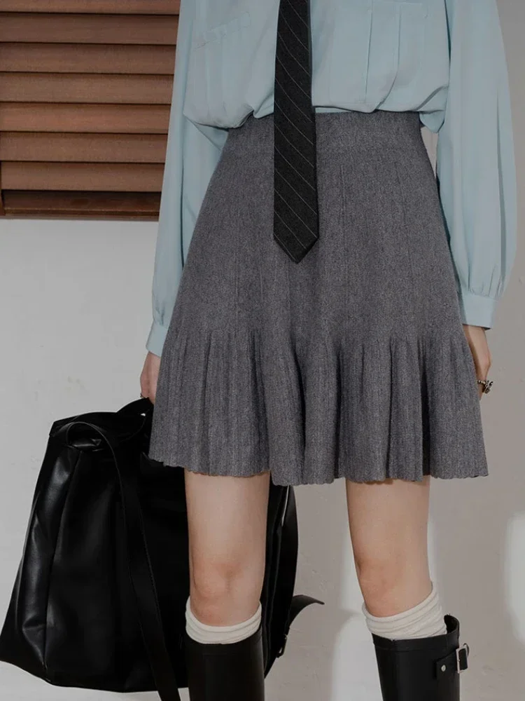 Autumn High-Waisted Pleated Mini Skirt Soft Comfort Slim Fit Retro Style Solid Color Elastic Waist Fashion Short Skirt