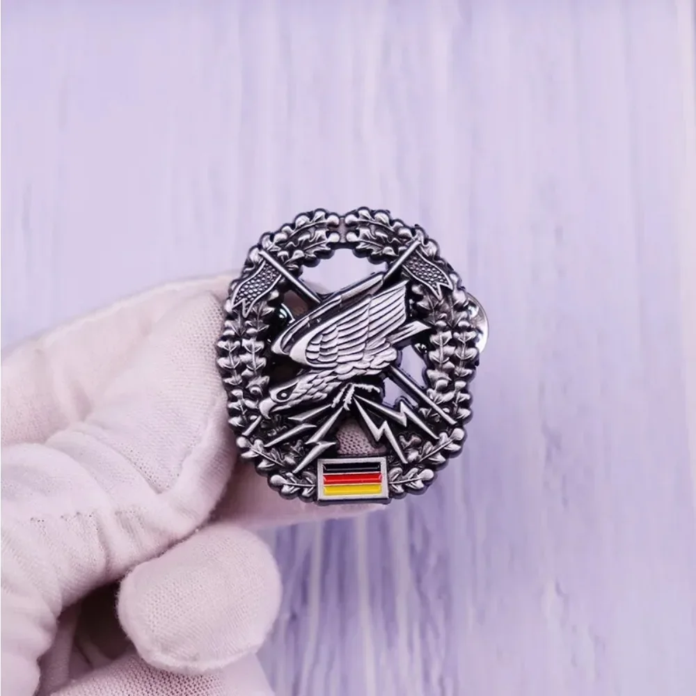 الحرب العالمية الثانية الألمانية المظلي شارة العلم النسر بروش الملابس حقيبة الملحقات شخصية الموضة مطابقة دبابيس الديكور الحرف