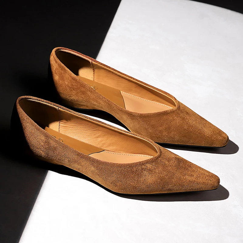 

New Ladies' wedge shoes Suede Low heeled women's shoes Non-slip comfort Ladies shoes Large size 43 Pointed low heeled shoes 2026