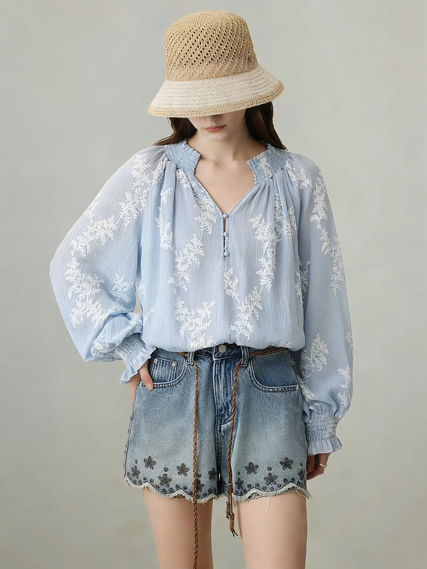 

Синяя шифоновая блузка с вышивкой, женская, весенняя новинка, с V-образным вырезом, рукавами-фонариками, французский стиль, свободный крой, длинный рукав