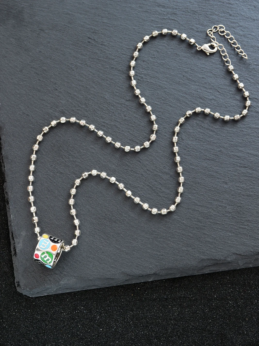 Sweet and Cool Dopamine-Style Colorful Enamel M&M Necklace for Women, Niche Spicy Girl Light Luxury Temperament Clavicle Chain Neck Accessory