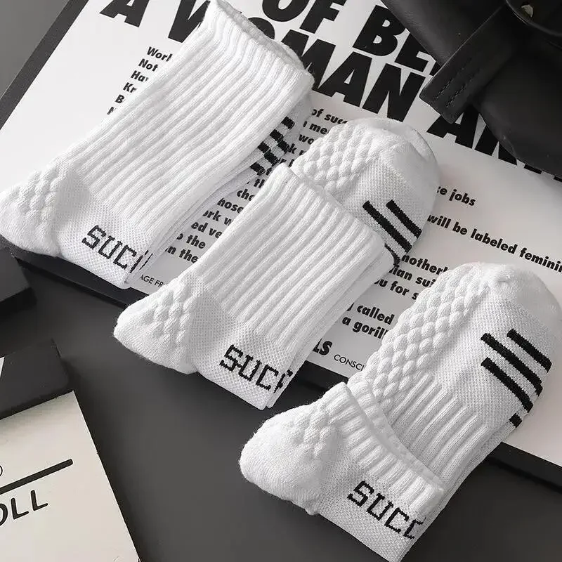 Professional sports socks High quality combed cotton  wicking basketball socks Cycling running sock shock-absorbing cotton socks