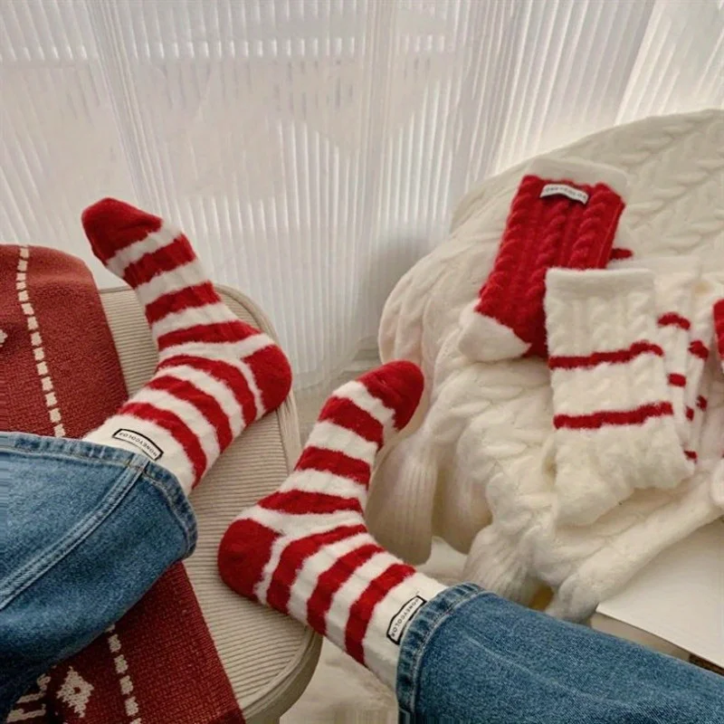 5 Pairs of Randomly Assorted Women's Winter Holiday Socks - Soft, Stretchy Spandex Mid-Calf Socks, Suitable for Autumn and Winter, Comfortable and Warm Striped Socks Gift Box Set, Machine Washable, Perfect for Christma