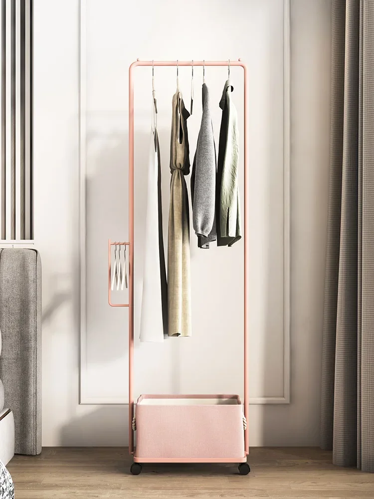 Perchero simple móvil con ruedas nórdico,