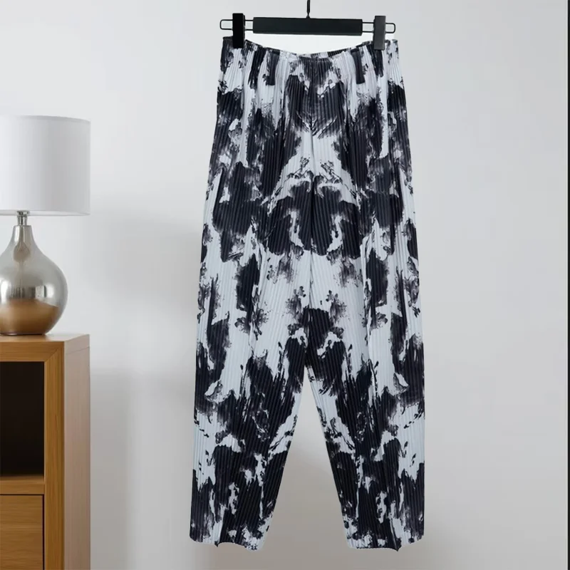 

Miyake Pleated Men's Casual Pants Small Leg Pants Personality High Street 2025 Spring Summer Printing Drape Japanese Men's Pants