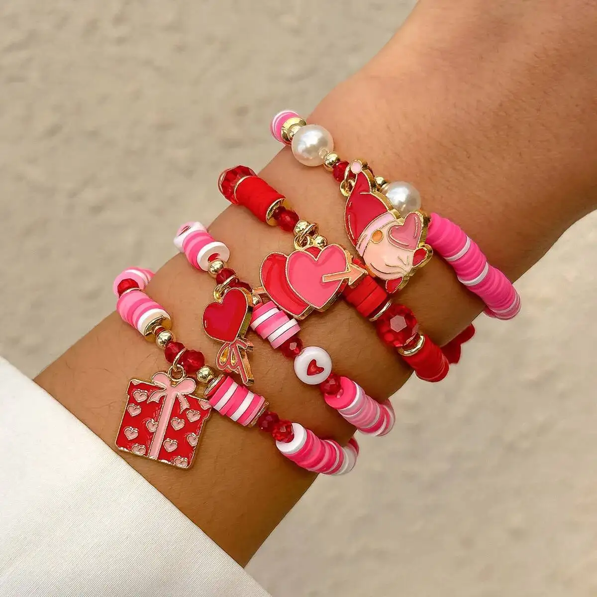 

KunJoe 4Pcs/Set Cute Pink Santa Claus Heart Pendant Bracelet Women Romantic Red Crystal Beaded Bracelets Christmas Jewelry Gift
