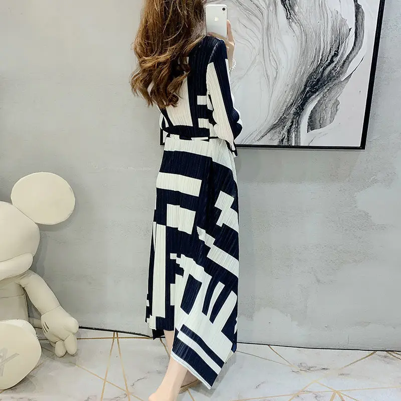 Black and white printing fashion fold dress female 2023 Summer high -level short sleeve o neck lace thinner mid -length dress