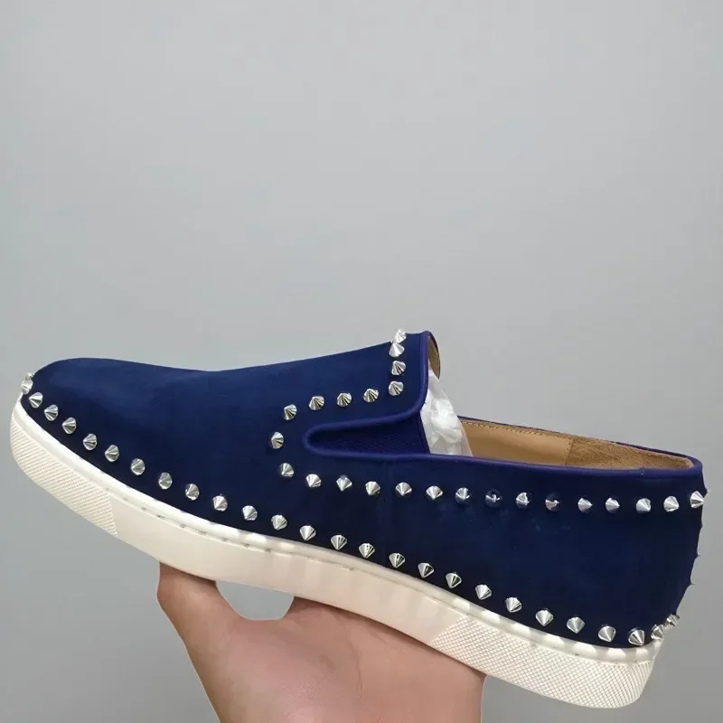 Baixo superior sapatos de fundo vermelho para homens formadores condução cravado camurça azul couro genuíno círculo prata rebites apartamentos tênis luxo