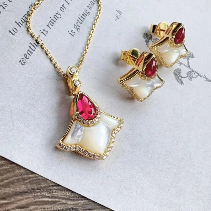 

Creative Light Luxury White Fritillaria Maple Leaf Ruby Necklace earrings Pendant High quality Fashion Retro jewelry sets