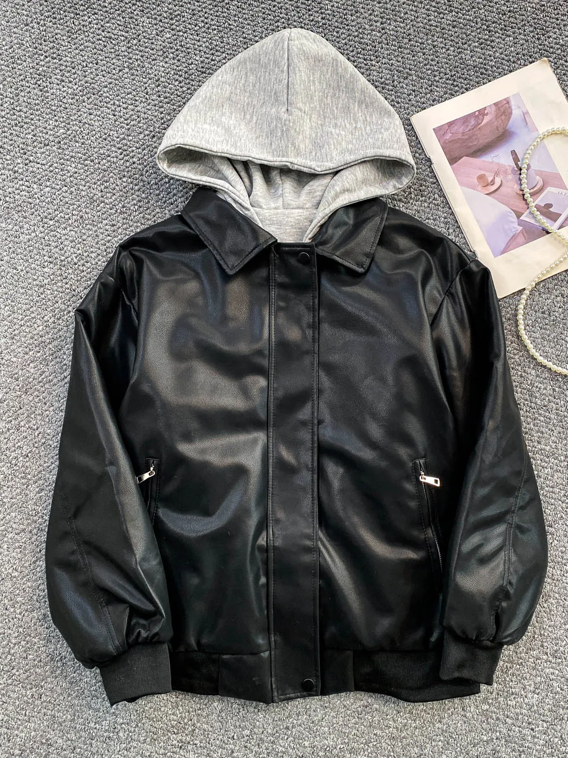 Retro Kurtka Damska ze Skóry PU z Kapturem, Podszewką i Efektem Wyszczuplającym, Styl Vintage, Długi Rękaw, Zapinana na Zamek