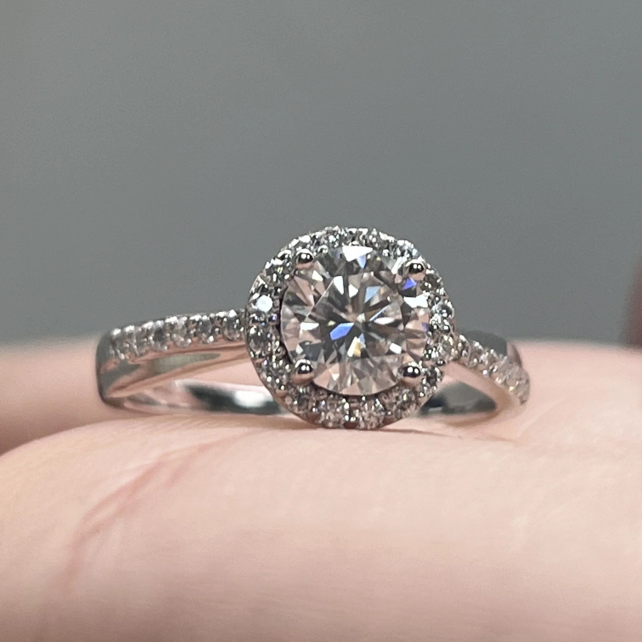 anillo-de-diamante-moissanite-de-plata-s925-1-quilate-plata-de-ley-anillo-para-pareja-propuesta-de-matrimonio-forma-redonda