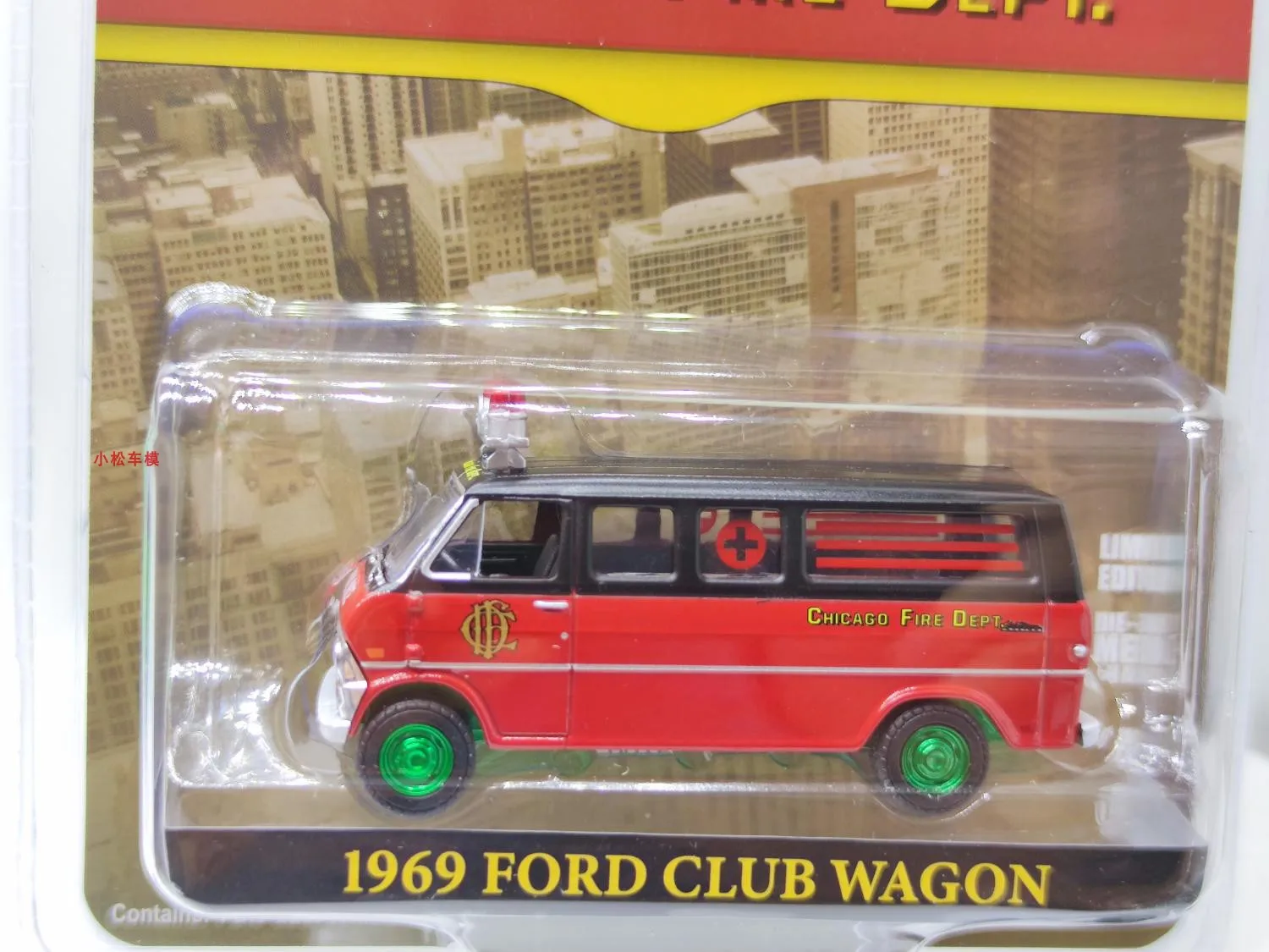 1:64 1969 Ford Club Truck Ambulance Green Edition  Diecast Metal Alloy Model Car Toys For  Gift Collection