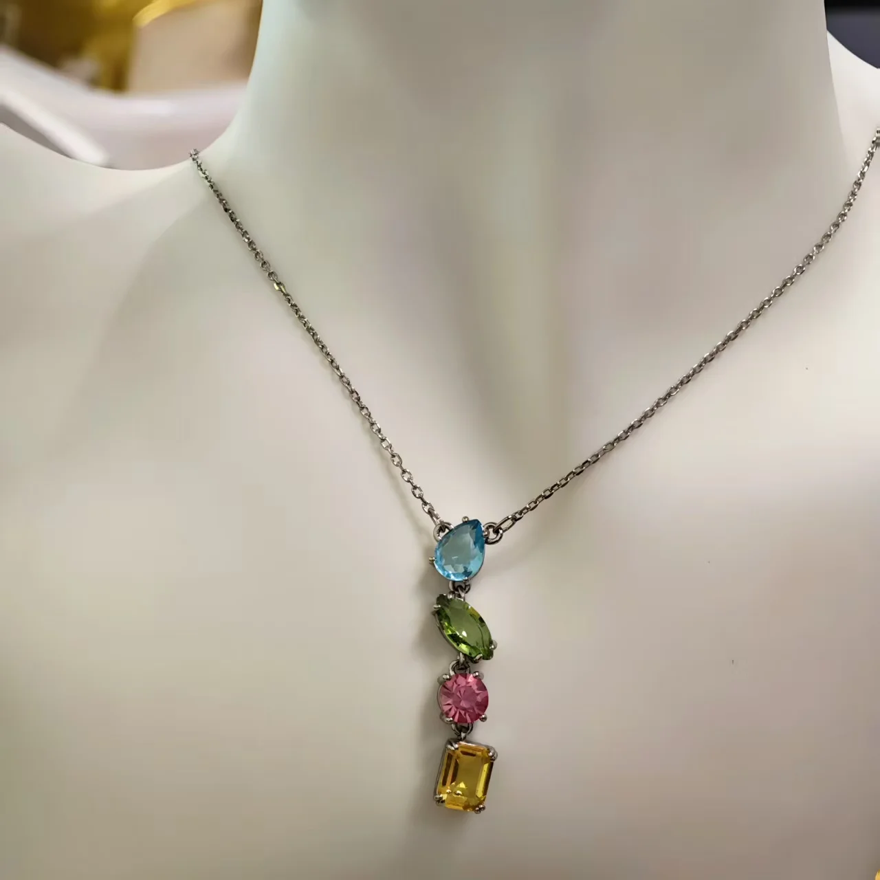 

Autumn Fashion New Irregular Four Color Crystal Pendant
