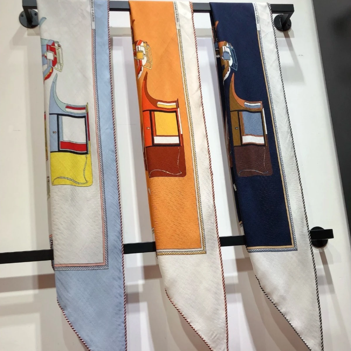 Sciarpa triangolare moderna in velluto con fibbia, classica sciarpa in misto cashmere e seta, abito da sera con scialle a doppia faccia, ufficio da viaggio