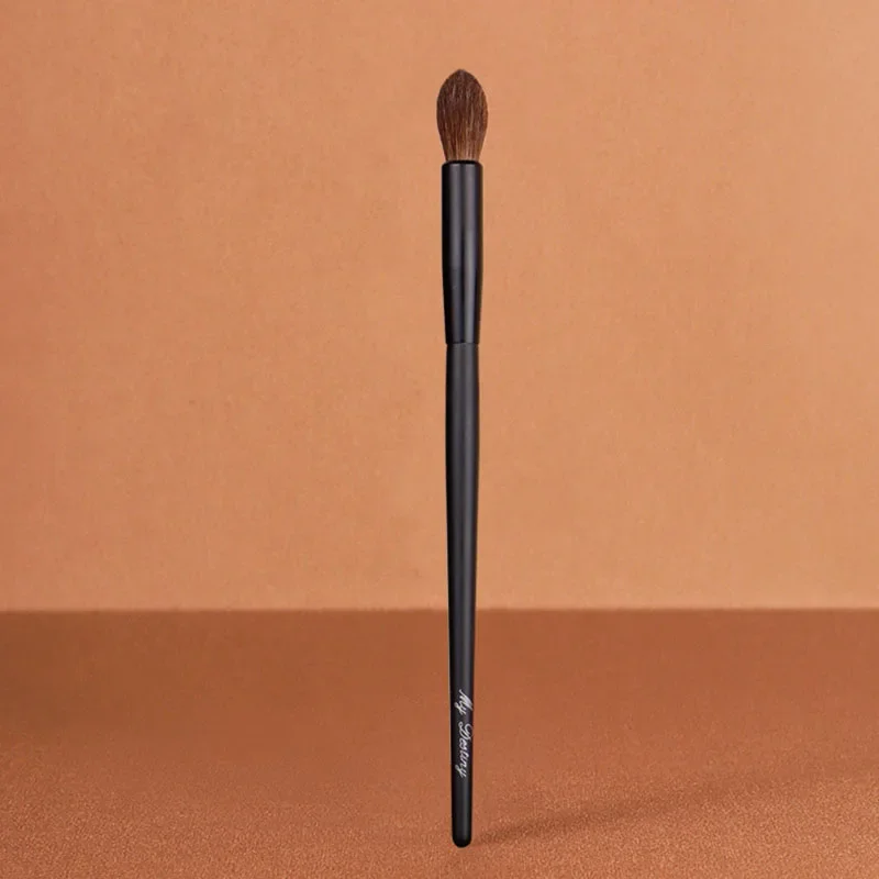 New 2021 1pcs High Quality Eye Blending Brush  Soft Squirrel Hair Medium Eyeshadow Brush Blender Make up Brush Cosmetic