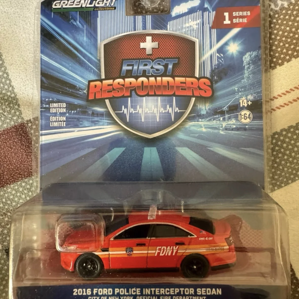 

Greenlight 1:64 2016 Ford Taurus Intercept Police Car — Официальный пожарный департамент FDNY New York City 67040-C