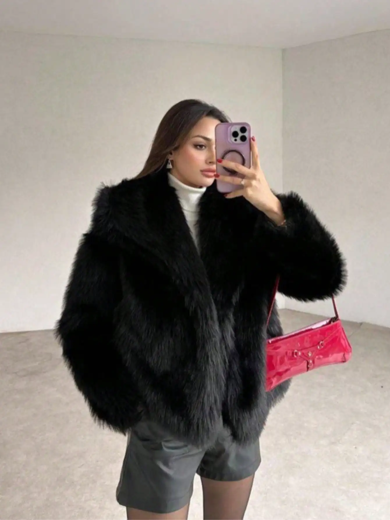 

Indefeir Women's Fashionable Artificial Fur Effect Short Jacket