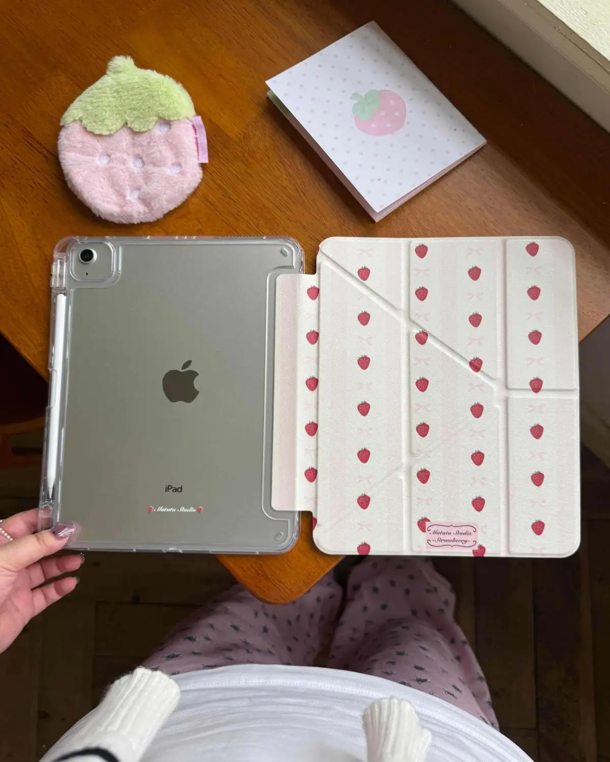 Girl Sweet Strawberry Bow Y Fold Case For iPad Pro 11 13in 2025 iPad Pro 12.9in Air7 10th 11th M4 M5 Three-Fold Protective Cover