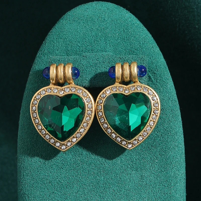 

Винтажные серьги-гвоздики изумрудно-зеленого кристалла с сердечками, роскошные дизайнерские женские стразы, цвет античного золота, ювелирные изделия высокого качества 2025