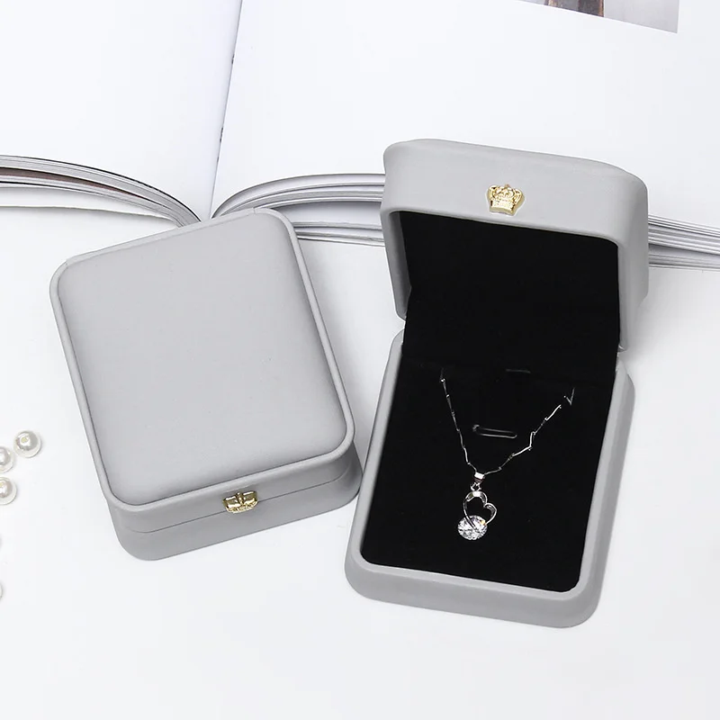 1szt 8.5x7.2x3.5cm PU Korona Przycisk Wisiorek Pudełko na biżuterię Biżuteria Prezent Wisiorek Naszyjnik Opakowanie Ucho Pudełko na biżuterię w magazynie — zdjęcie 7