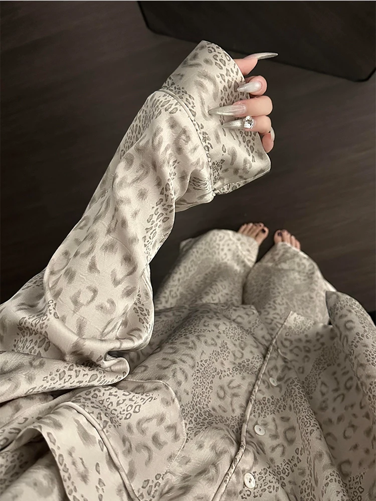 Nueva Ropa de Dormir de Seda de Hielo 2026 para Mujer, Conjunto de Primavera, Verano y Otoño con Estampado de Leopardo, Sensa...
