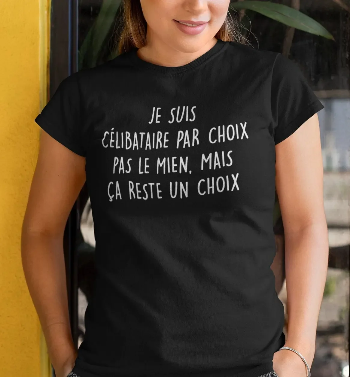 Je suis célibataire par choix T Shirt à col rond manches courtes Humour