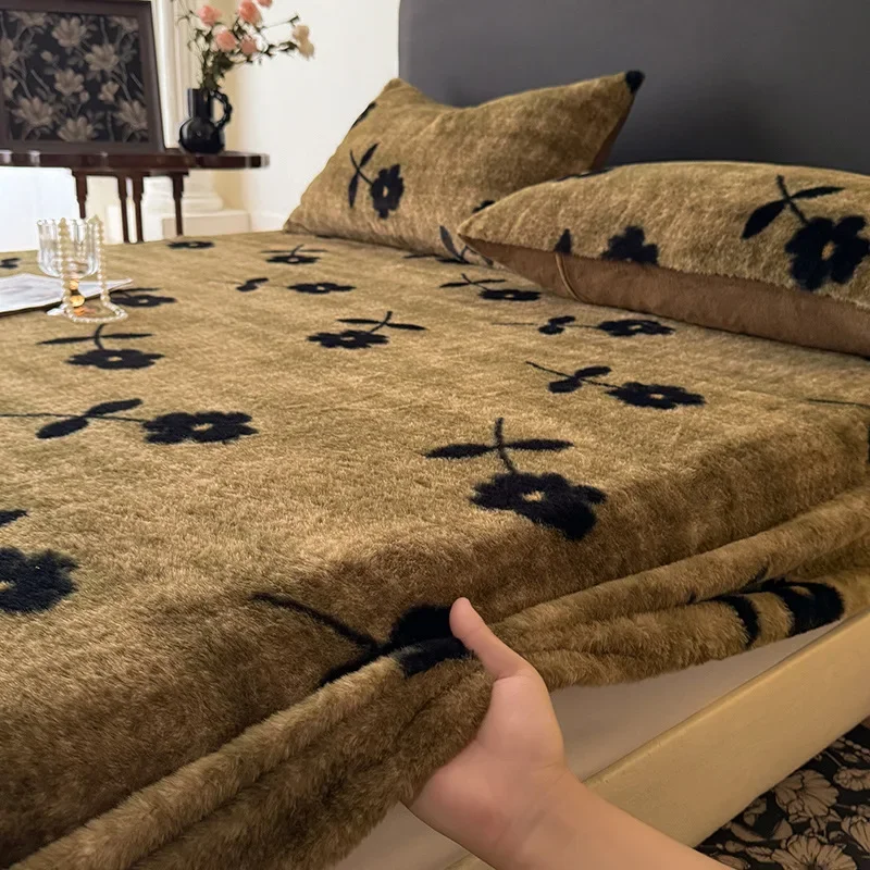Winter A-Class Faux Rabbit Fur Fitted Sheet Warm Non-Slip Dark Pattern Printed Bed Cover Thick Mattress Cover with Elastic Band