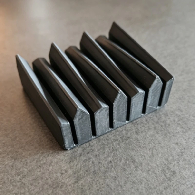 1-Piece 6-Slot Drawer Knife Storage Rack. Knives Easily Fit into the Slots, Suitable for Different Drawer Sizes, Neatly Arranges Knives in the Drawer, Protects the Blades, Keeps the Kitchen Tidy, and Makes It Safer and