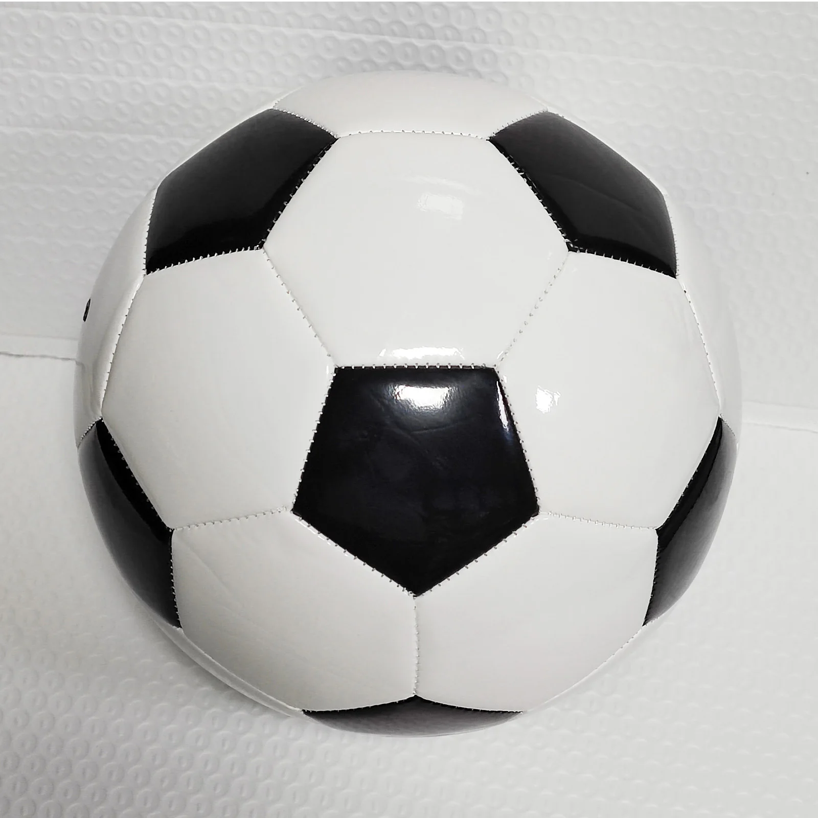 كرة القدم كلاسيكية باللون الأسود والأبيض مقاس رسمي 5 كرة قدم ناعمة من البولي يوريثان للأطفال والأولاد والبنات والشباب والكبار كرة تدريب هدية في الهواء الطلق