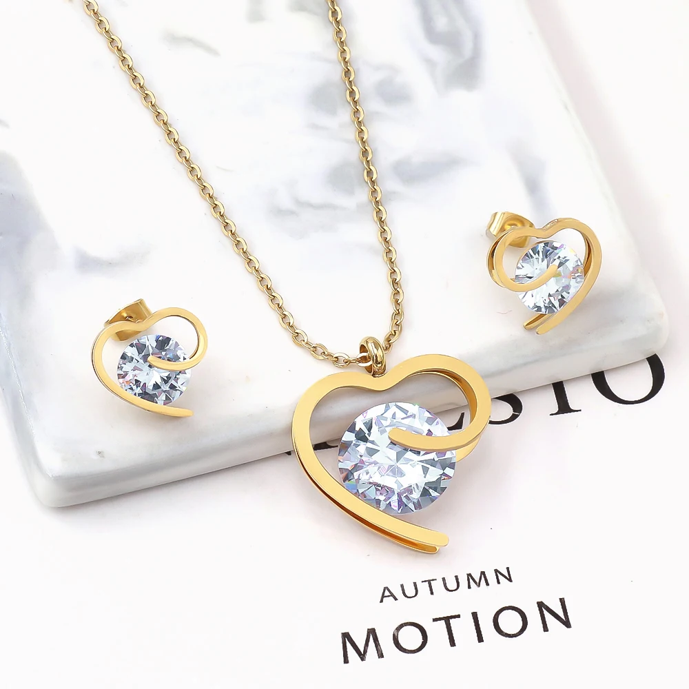 

Love Romantic Women Elegant Gold Plated Moissanite Love Necklace Jewelry Set