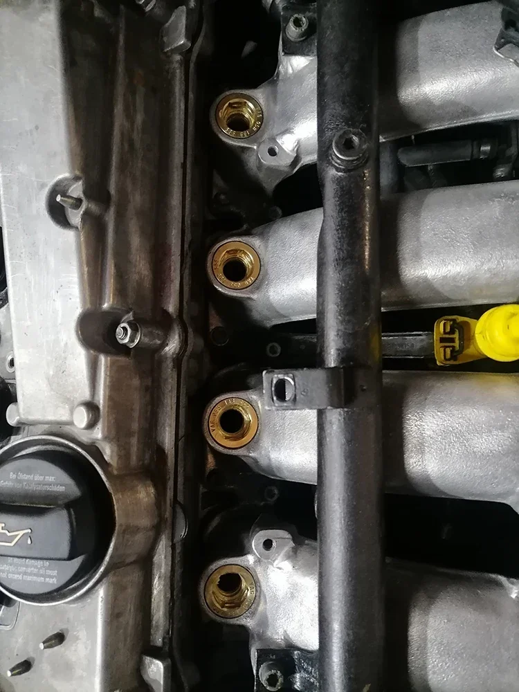 4-częściowy zestaw wkładek wtryskiwaczy paliwa do VW Audi Skoda Seat New Upgrade Aluminiowe gniazdo kubka 06B 133555 H 06B 133555 Części zamienne do samochodów D — 2