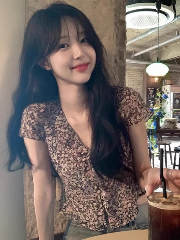 

Женская блузка Slim Fit с V-образным вырезом в ретро-стиле, с цветочным принтом, из шифона, с коротким рукавом, на пуговицах, для повседневной носки, укороченная