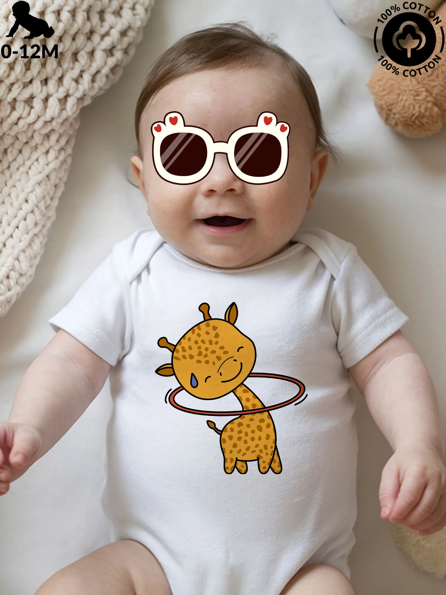 Giraffe Spinning A Hula Hoop Unisex-Baby-Krabbelanzug, weicher Einteiler aus reiner Baumwolle, ganzjähriges Tragen, weißer Body 190 g/m2