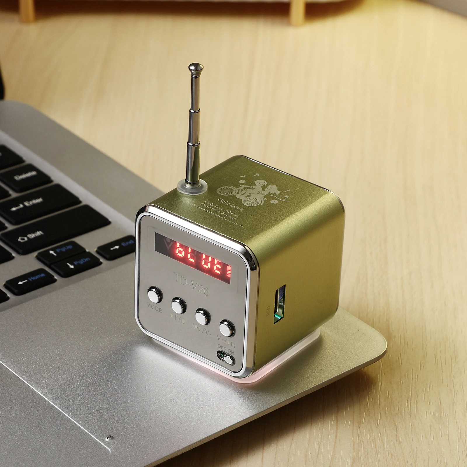 

Mini Portable Digital Speaker Fm Radio Mp3 Player Usb Card Slot 3.5Mm Audio Input Led Display Multi-Color Light Green