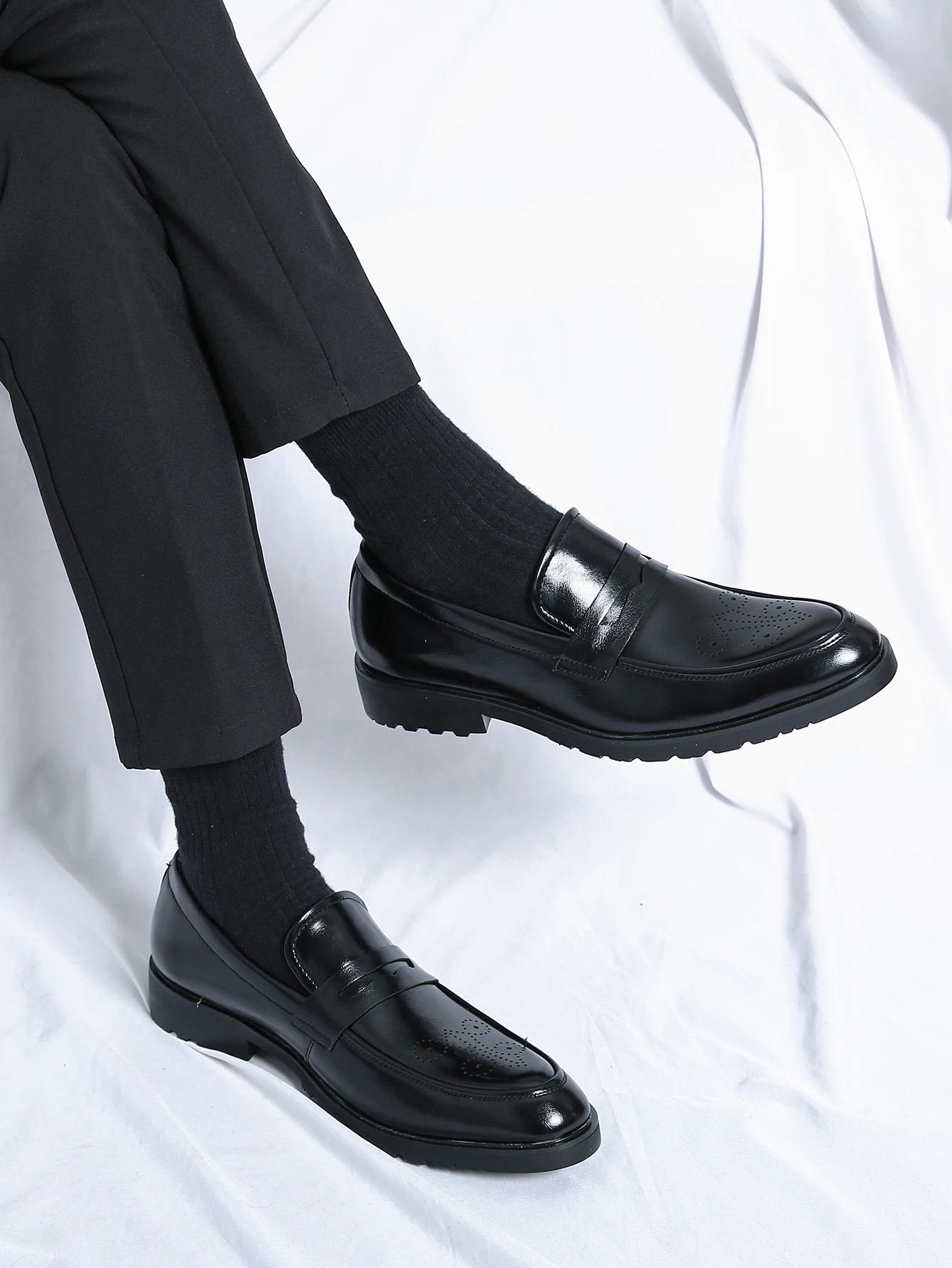 2024 Summer New Mens Classic Business Casual Loafers Brogue Carving Evening Dinner Men Dress Slip-ON Leather Shoes Fashion black