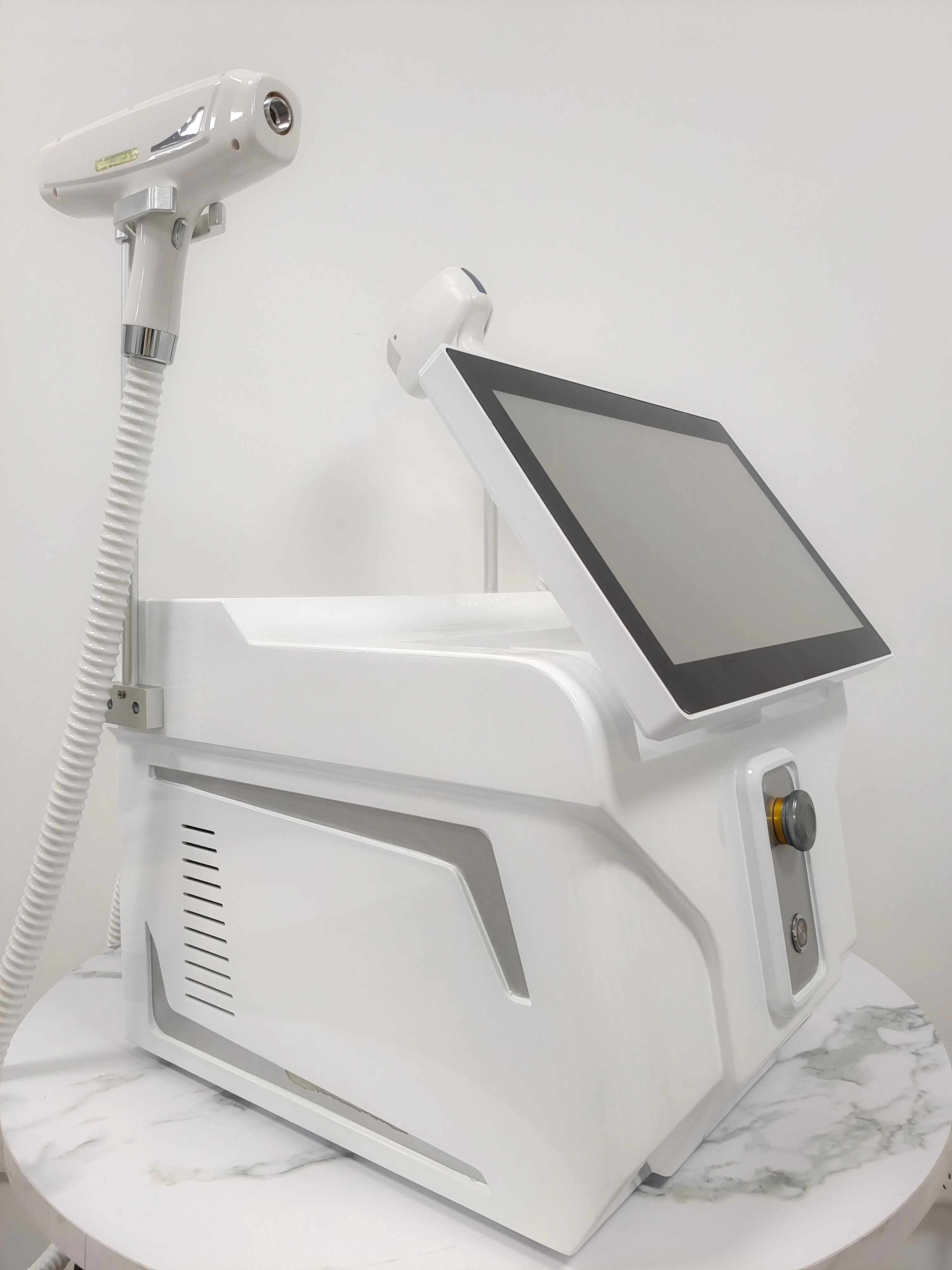 4000 واط سوبرانو 2in1 التيتانيوم الجليد البلاتين ديود آلة إزالة الشعر بالليزر 755/808/940/1064nm غير مؤلم 4 أطوال موجية ل 2026 جديد