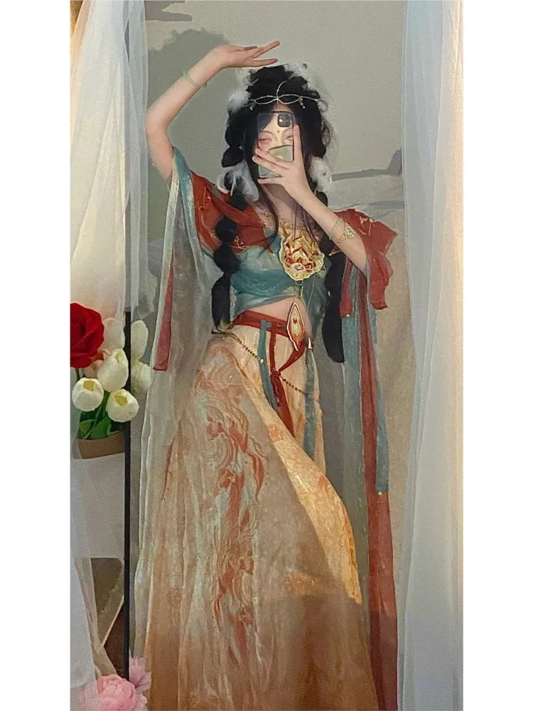 Dunhuang style exotique Western Regions Young Han robe brodée améliorée