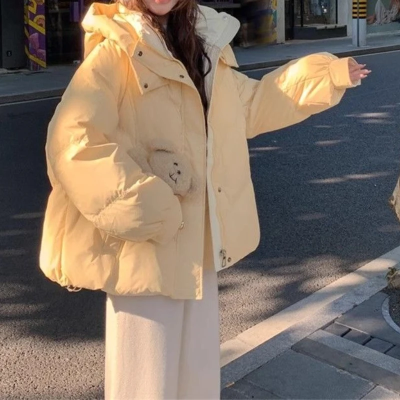 

Короткая хлопковая пуховая куртка для женщин, новинка 2025 года, зимняя свободная и плотная куртка для маленького роста