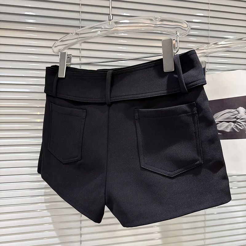 2025 Winter New Temperament Metal Buckle Wide Waist Belt Straightened Shorts Women Sexy Solid Color Simple Short Pants