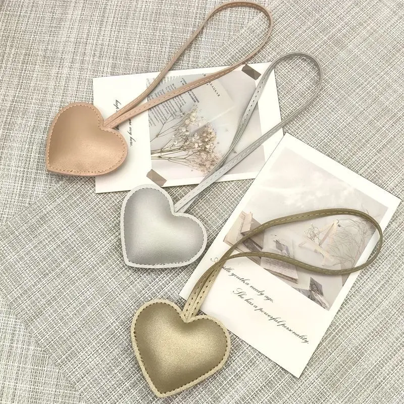 New niche leather peach heart hand rope pendant simple bag pendant car keychain couple backpack accessories fashion keychain