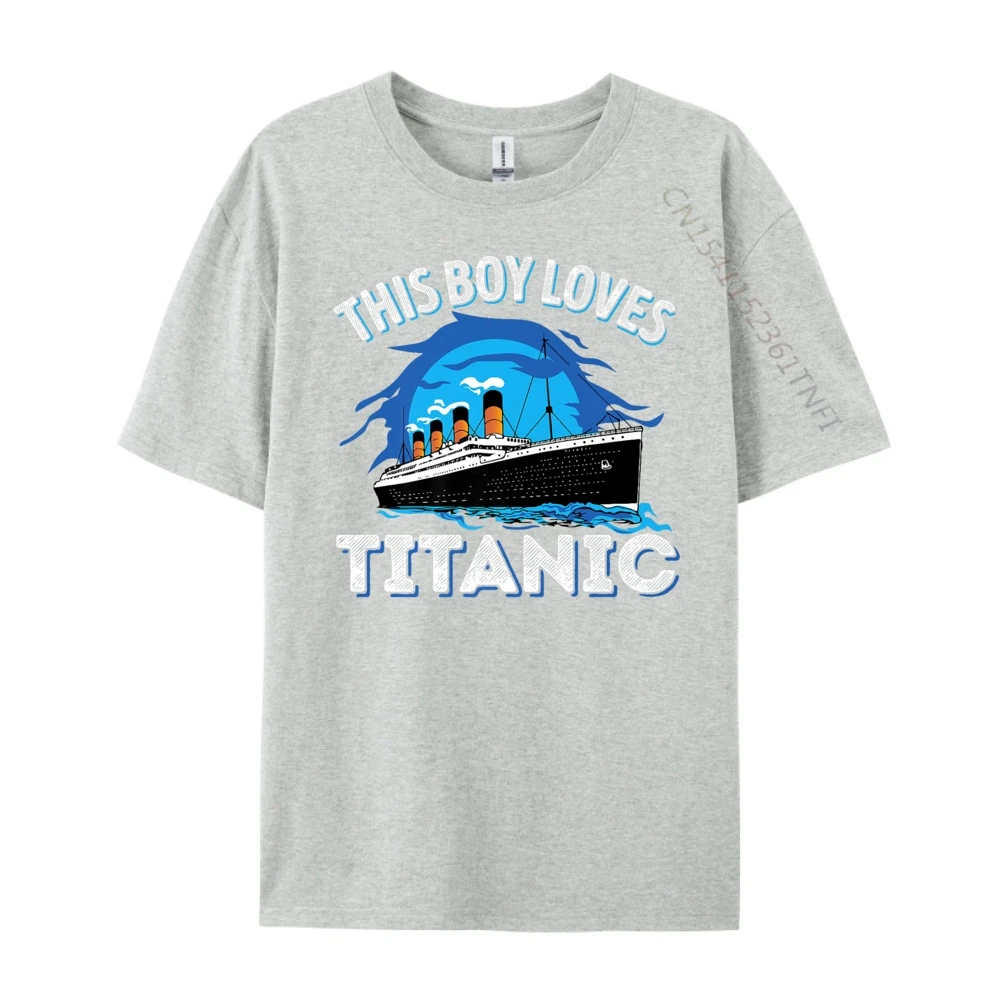 هذا الصبي يحب Rms Titanic مجرد صبي يحب قمصان تيتانيك جرافيك تي شيرت مخصص تي شيرت المهوس Camiseta