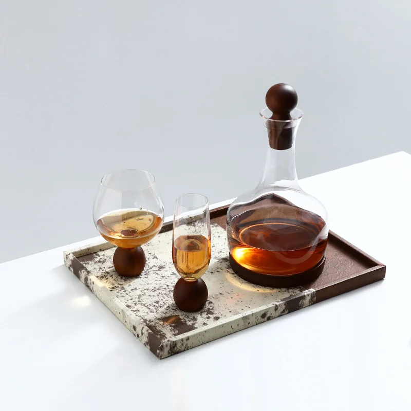 Modern minimalist creativity, glass wine set exhibition hall villa dining table bar table advanced decanter ornament