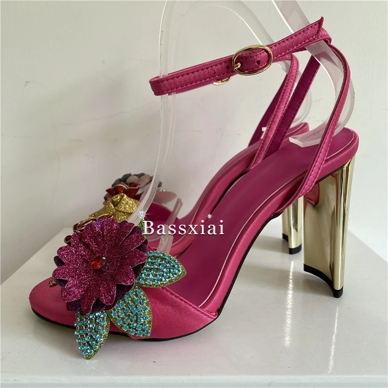 بلينغ الترتر كريستال زهرة الصنادل المرأة الصيف الفاخرة الساتان فريد كعب غريب أحذية الحفلات الحديثة للفتيات