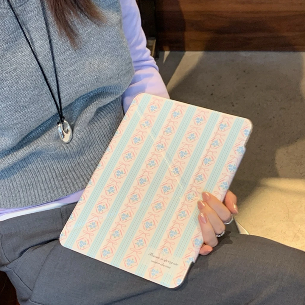 

Магнитный чехол для планшета с синим цветочным принтом и бантом для iPad Air 11 дюймов 13 дюймов Pro 12,9 дюйма, 9,7 дюйма, 5, 6, 10,2 дюйма, 7, 8, 9, 10, Air 3 4 5 6, чехол