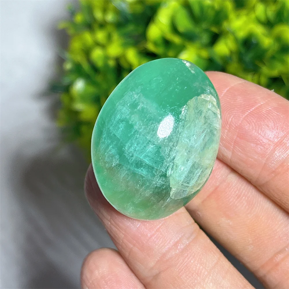 Fluorite Palm Stone Quartz Crystal Natural Palm Reiki Massage Energy Ornaments Feng Shui Reiki Massage Stone Home Decoration